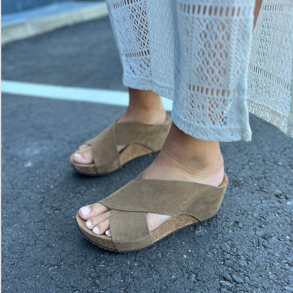 COPENHAGEN SHOES FRANCES 23 Suede Wedge sandals 00068 BEIGE (BEIGE 132 BIS)