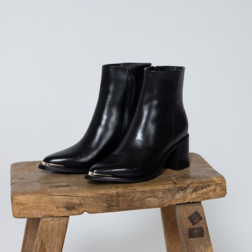 COPENHAGEN SHOES THE EMELY BOOT Boots 0001 BLACK
