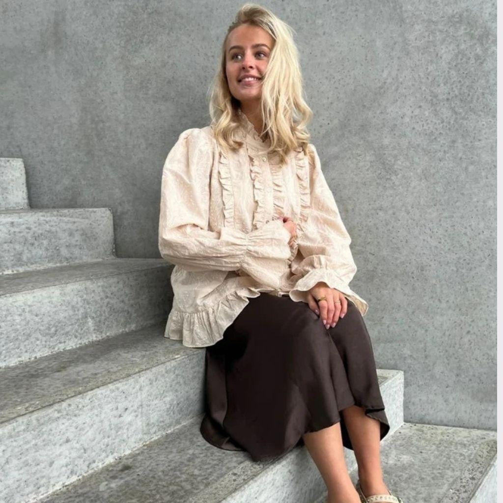 STORIES FROM THE ATELIER by COPENHAGENSHOES THE VIBE TOP CLOTHES 0002 BEIGE