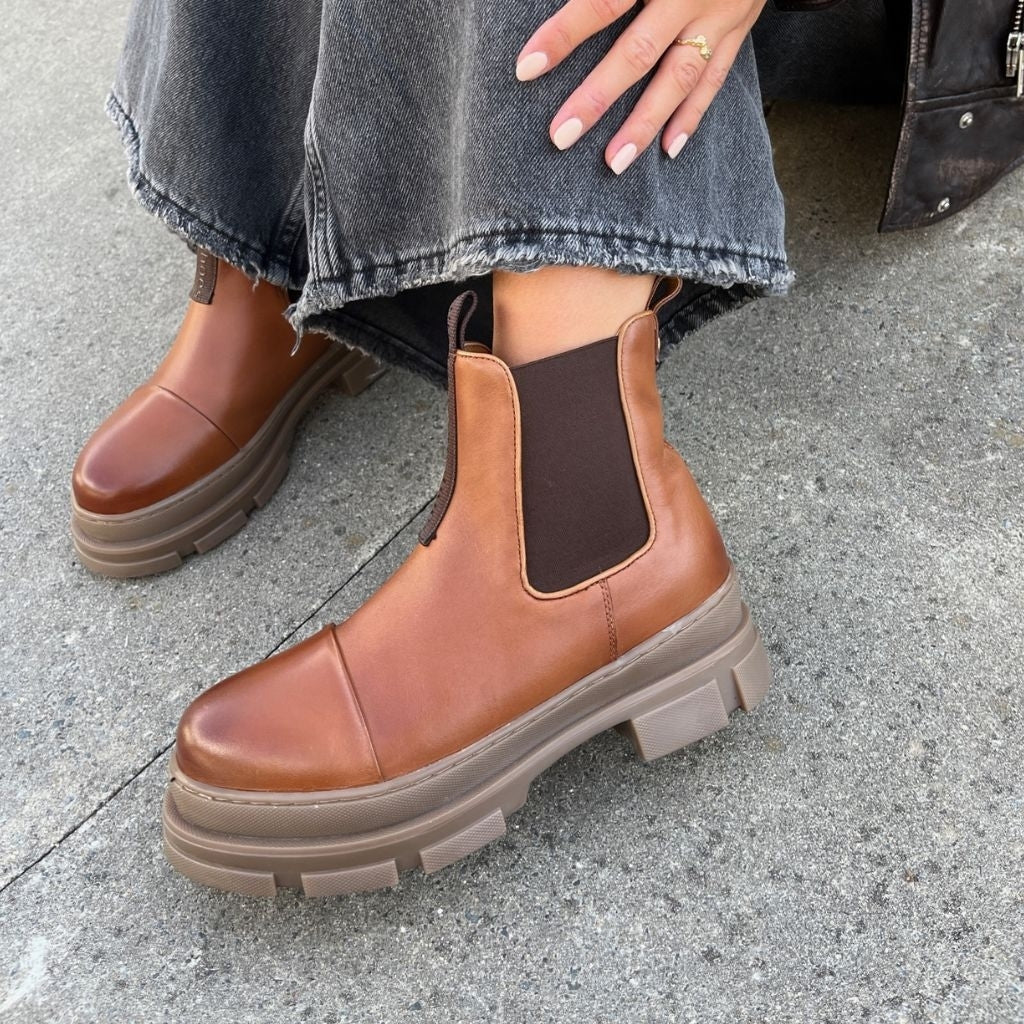 COPENHAGEN SHOES YOU AND ME LOW Boots 0241 COGNAC